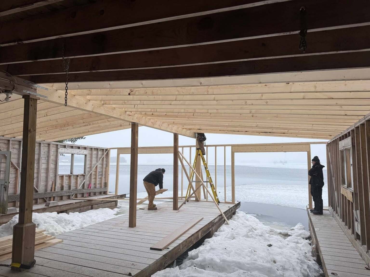 House built on a Muskoka lake by RBConstruction